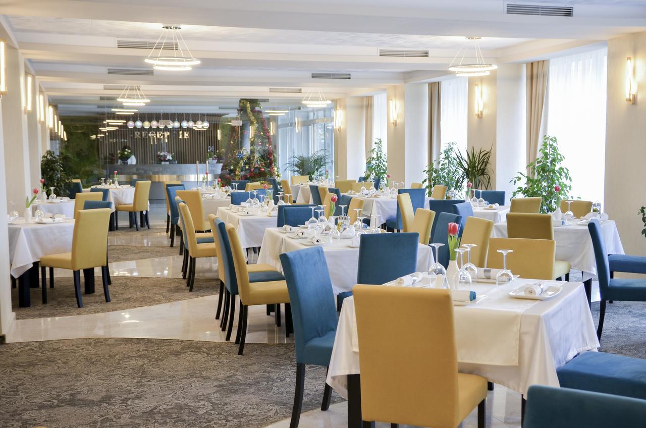 Hotel Afrodita -Vălenii de Munte Exteriör bild
